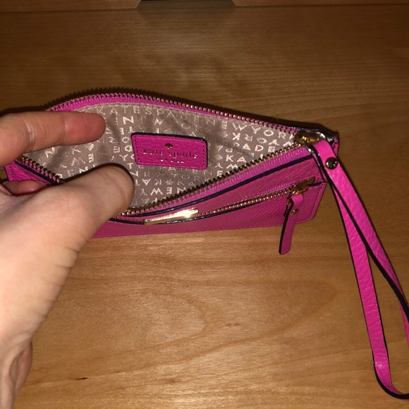 Kate Spade wristlet. Perfect condition! - Picture 2 of 3